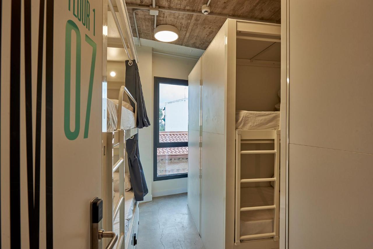 Hostelfly Hostel *